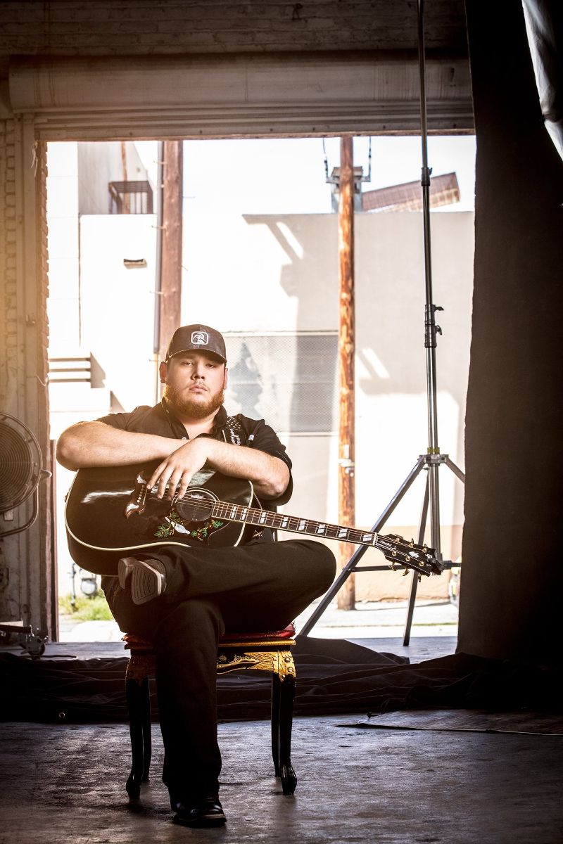 Luke Combs Becomes First Us Male Country Artist To Have First 2 Albums Uk Silver Certified